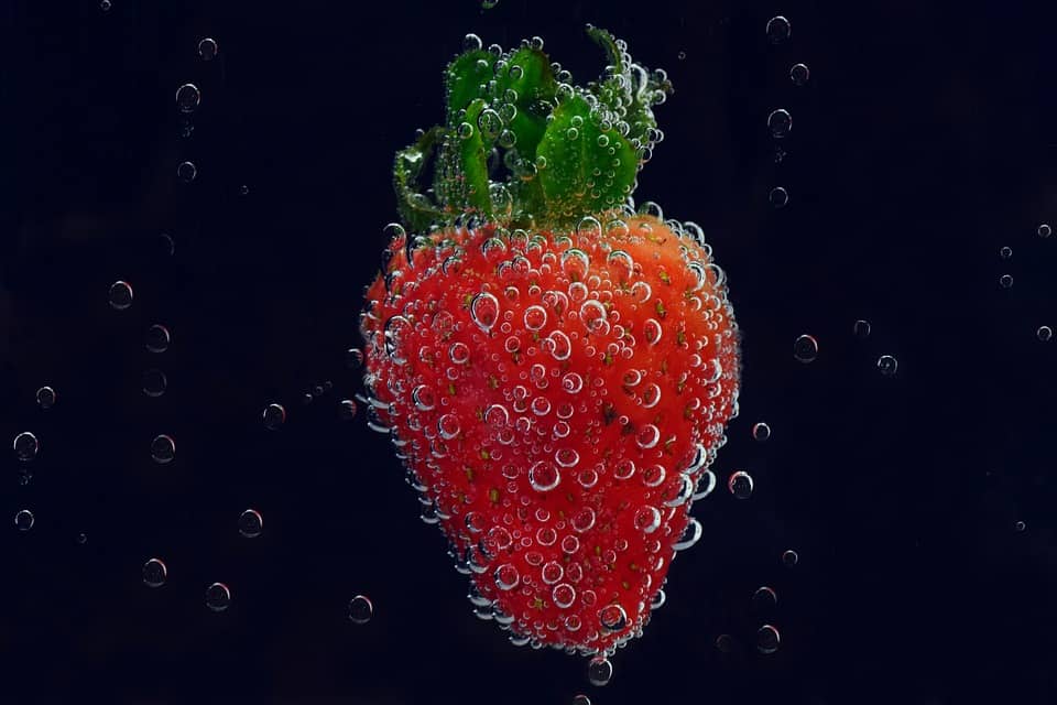 Clean Strawberries Using Water