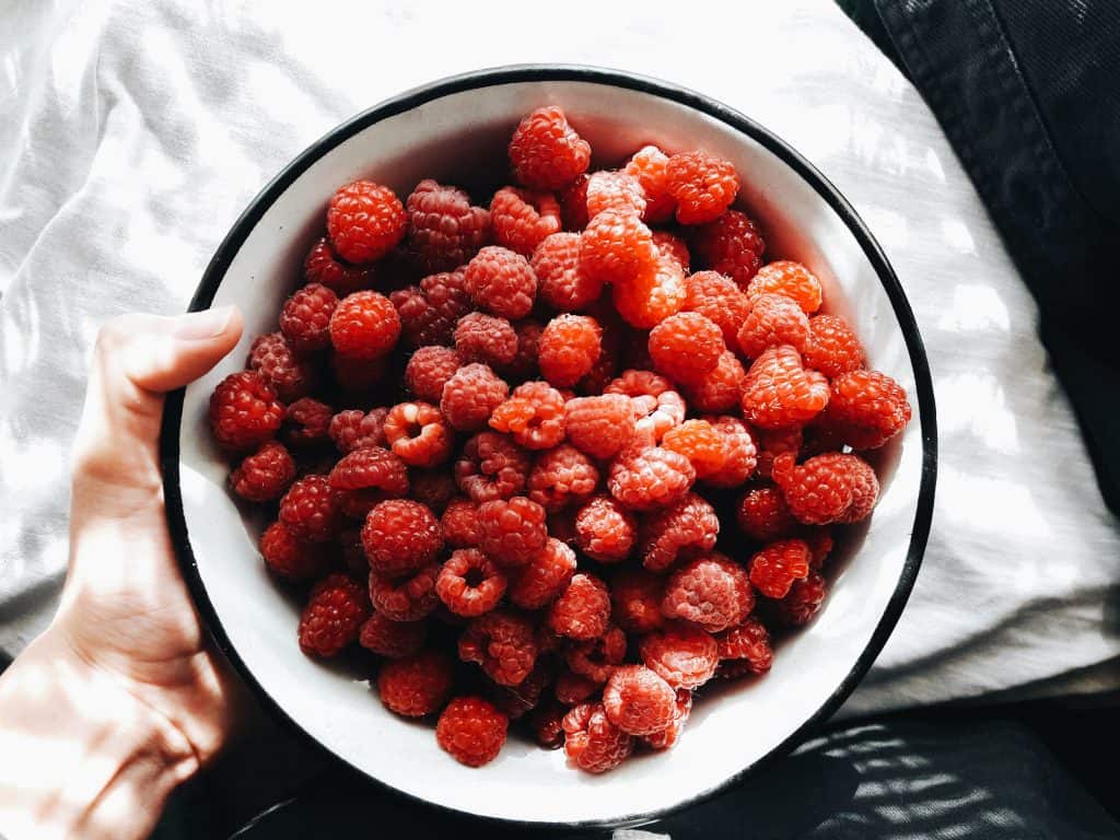 A bowl of raspberries