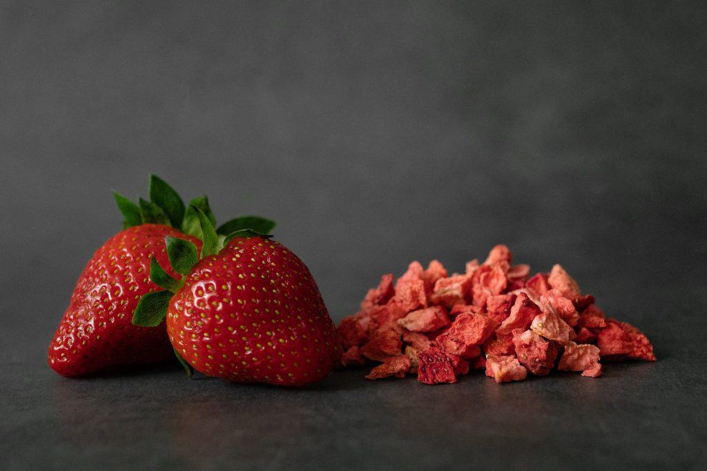 raw strawberries and dehydrated strawberries